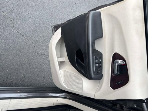 Used 2018 Chrysler Pacifica Limited image 17