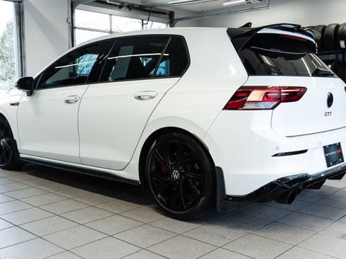 Used 2022 Volkswagen GTI SE FWD image 4