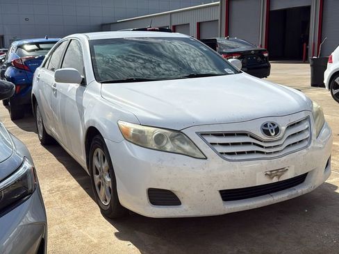 Used 2011 Toyota Camry LE w/ LE Extra-Value Pkg image 2