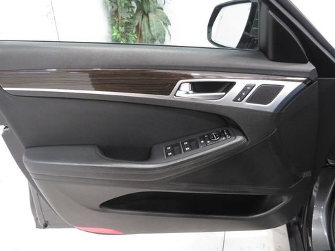Used 2018 Genesis G80 3.8 RWD image 24