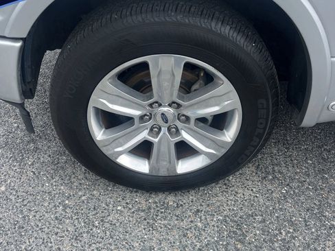 Used 2018 Ford F150 Platinum w/ Equipment Group 701A Luxury image 9