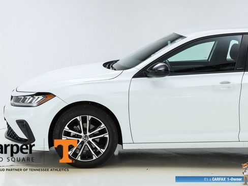 Used 2025 Volkswagen Jetta Sport image 3