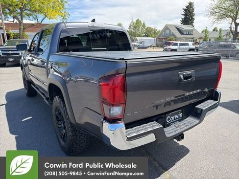 Used 2018 Toyota Tacoma TRD Off-Road AWD/4WD image 7