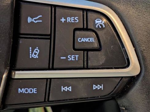 Used 2023 Toyota Highlander LE FWD image 9