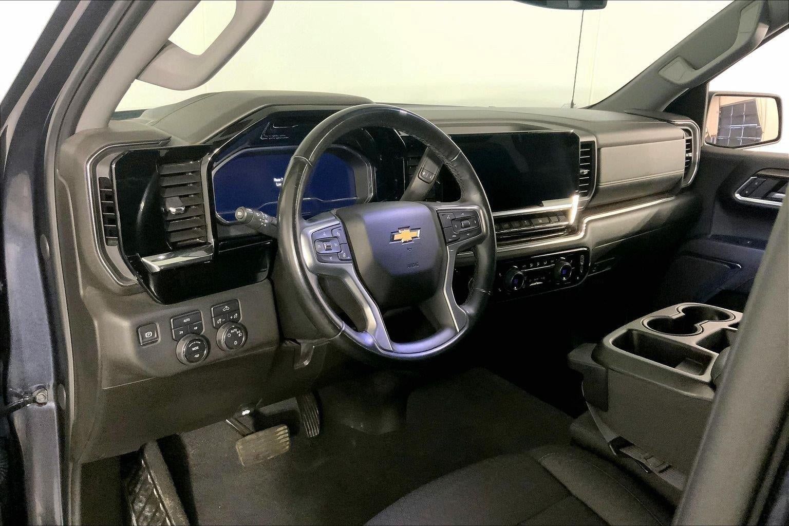 Used 2024 Chevrolet Silverado 1500 LT AWD/4WD image 14