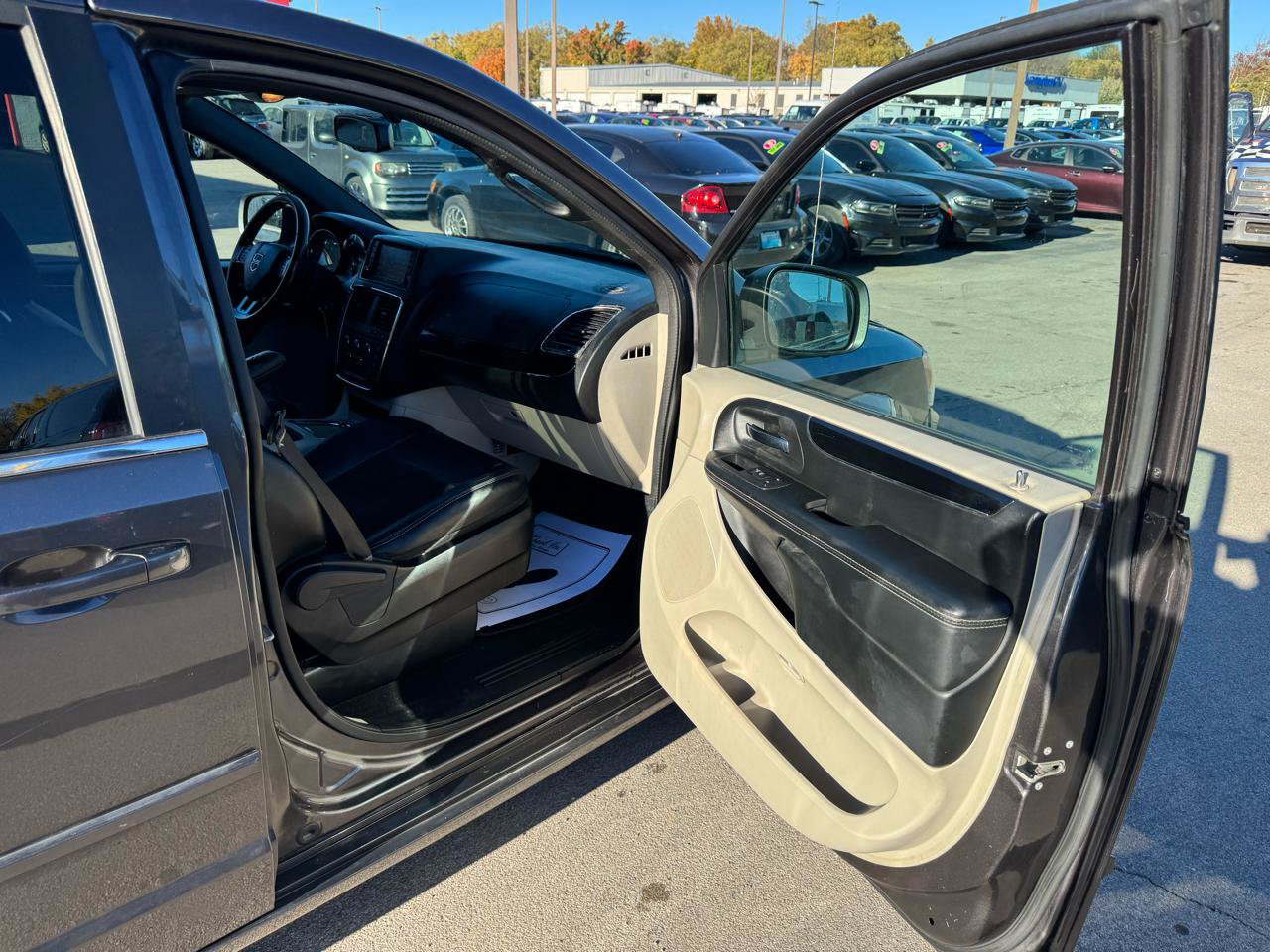 Used 2017 Dodge Grand Caravan SXT FWD image 9