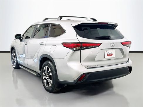 Used 2023 Toyota Highlander L image 6