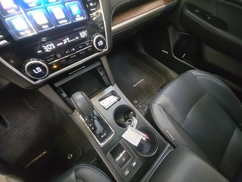 Used 2018 Subaru Outback 2.5i Limited AWD/4WD image 18