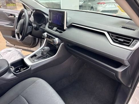 Used 2025 Toyota RAV4 XLE AWD/4WD image 29