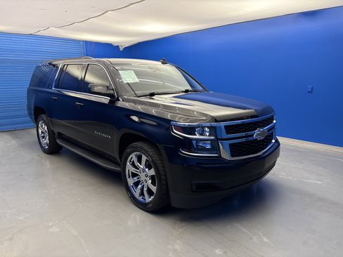 Used 2020 Chevrolet Suburban LT AWD/4WD image 2