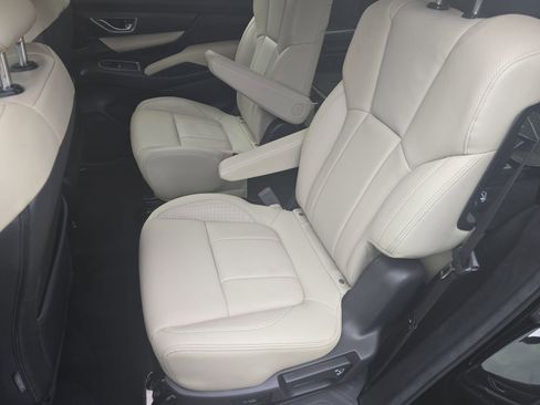 Used 2022 Subaru Ascent Limited image 22