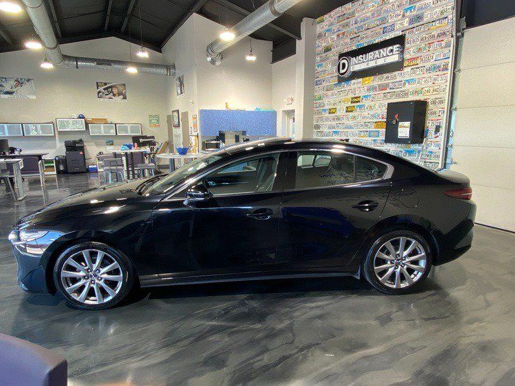 Used 2020 MAZDA MAZDA3 Sedan w/ Premium Package FWD image 4