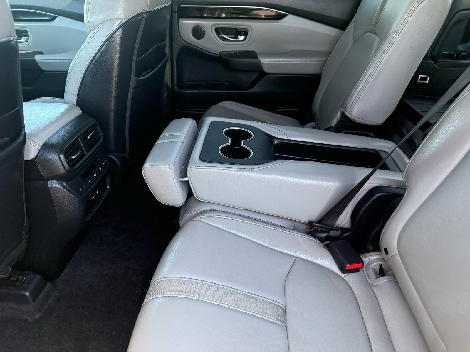 Used 2025 Honda Pilot EX-L image 27