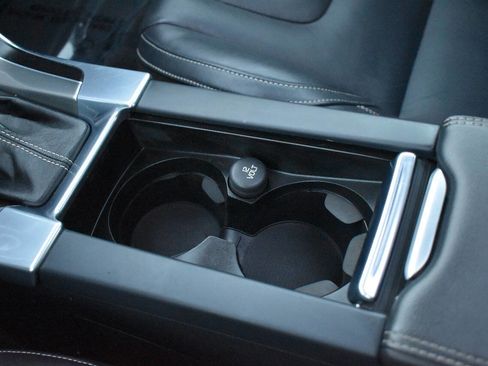 Used 2016 Volvo S60 T5 R-Design image 32