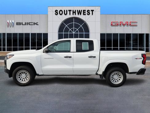 Used 2024 Chevrolet Colorado W/T w/ WT Convenience Package II AWD/4WD image 3