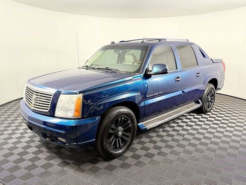 Used 2005 Cadillac Escalade EXT image 1