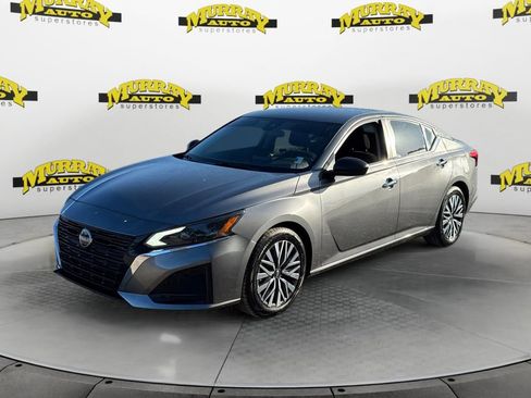Used 2024 Nissan Altima 2.5 SV FWD image 1