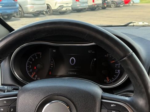 Used 2018 Jeep Grand Cherokee Altitude AWD/4WD image 9