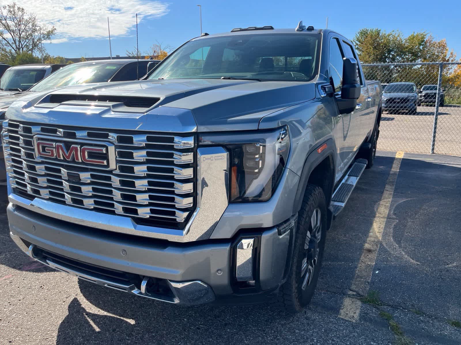 Used 2024 GMC Sierra 2500 Denali w/ Denali Reserve Package AWD/4WD image 2
