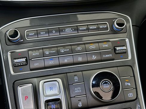 Used 2022 Hyundai Santa Fe Limited FWD image 18