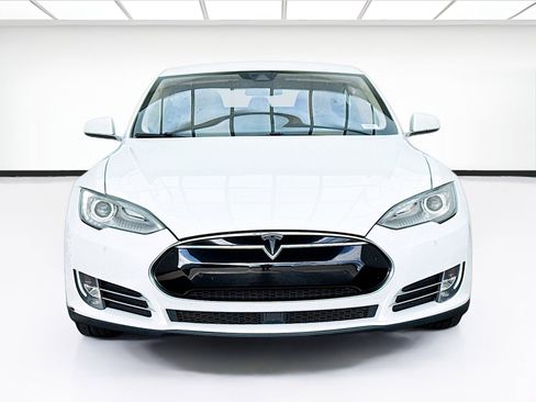 Used 2015 Tesla Model S 70D image 2