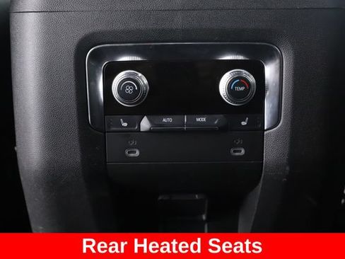 Used 2024 GMC Yukon XL SLT w/ SLT Luxury Package AWD/4WD image 29