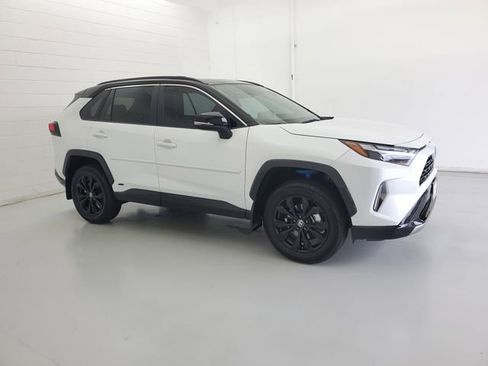 Used 2024 Toyota RAV4 XSE AWD/4WD image 4