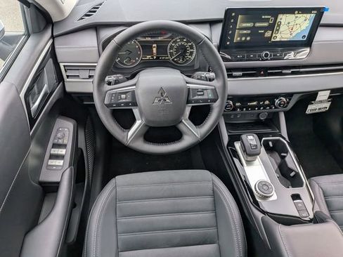 New 2026 Mitsubishi Outlander SE image 28