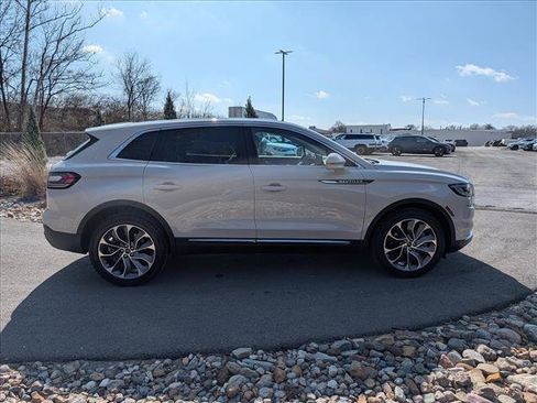 Used 2022 Lincoln Nautilus Reserve image 6