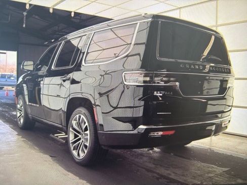 Used 2022 Jeep Grand Wagoneer Series III w/ Rear Seat Video Group 1 image 6