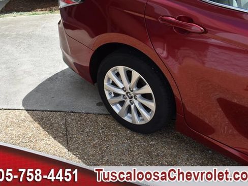Used 2019 Toyota Camry LE FWD image 13
