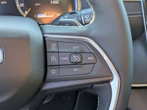 New 2025 Jeep Grand Cherokee Altitude image 17