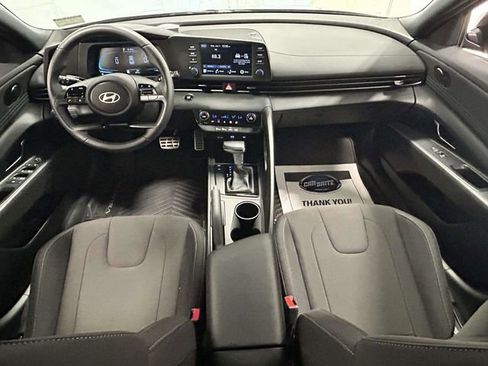 Certified 2025 Hyundai Elantra Sport FWD image 9