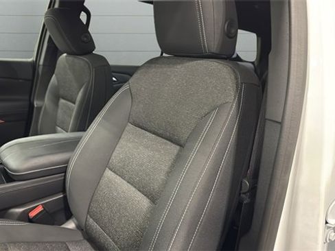 Used 2025 Chevrolet Traverse LT image 21