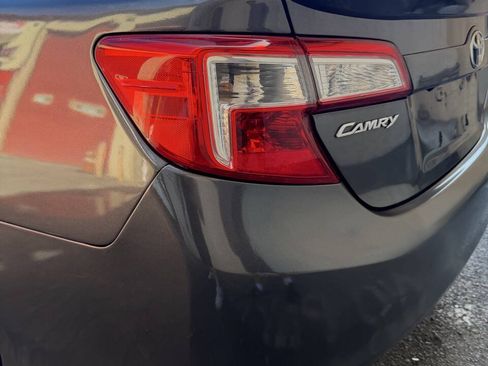 Used 2014 Toyota Camry SE w/ Moonroof Package FWD image 14