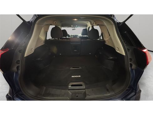 Used 2017 Nissan Rogue SV image 12