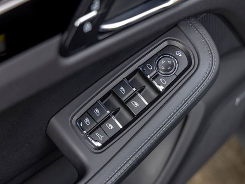 Certified 2022 Porsche Macan S AWD/4WD image 23