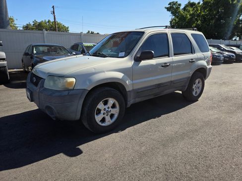 Used 2005 Ford Escape XLT AWD/4WD image 1