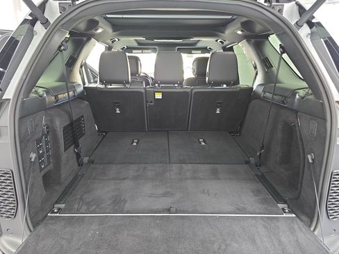 Certified 2024 Land Rover Discovery Metropolitan Edition image 13