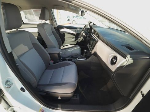 Used 2019 Toyota Corolla LE image 19