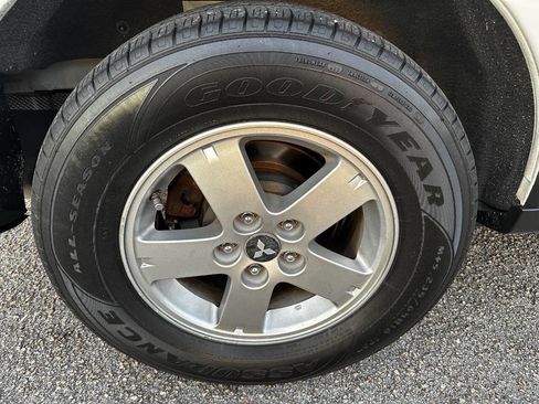 Used 2008 Mitsubishi Outlander LS image 16