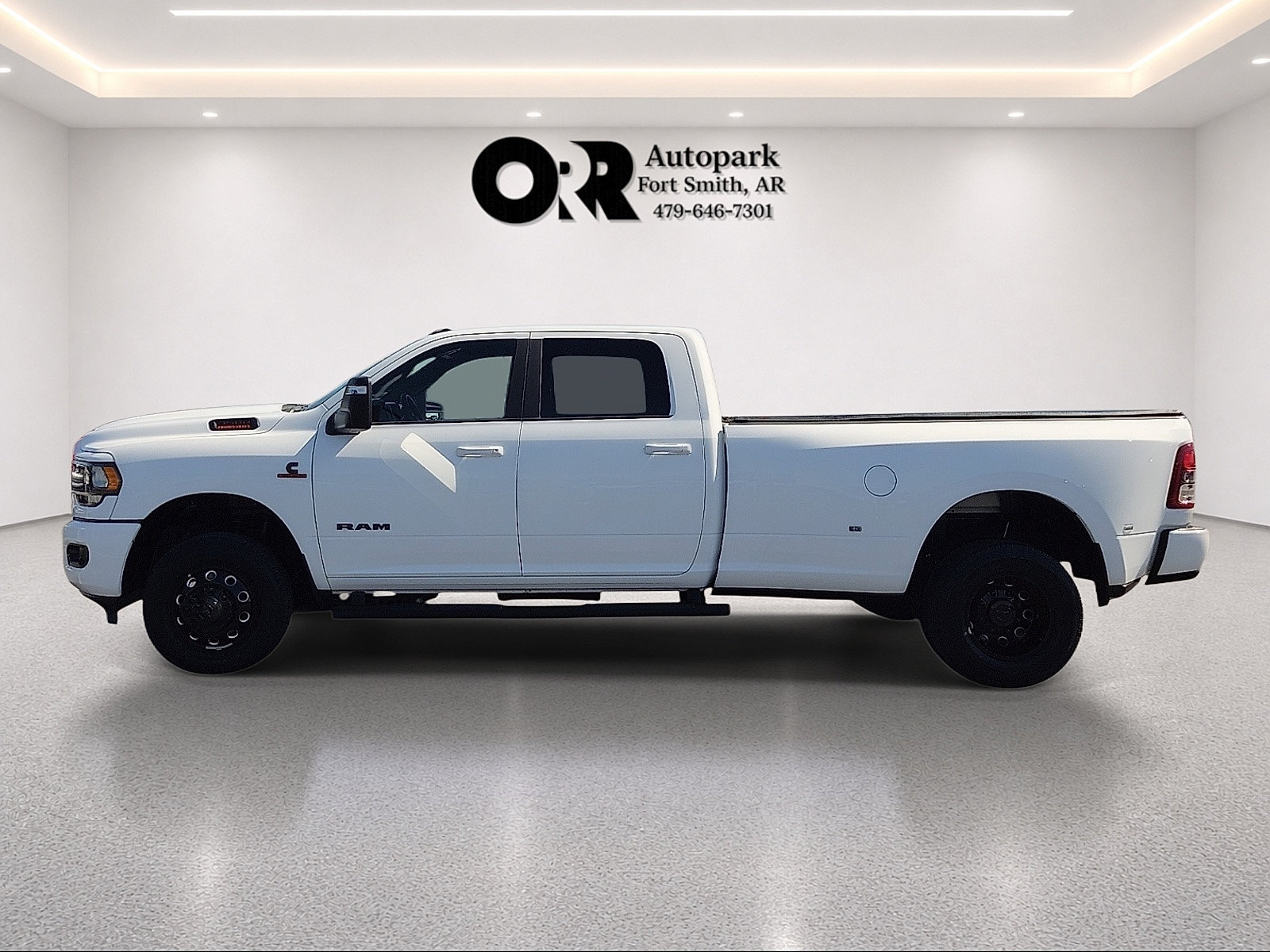 Used 2024 RAM 3500 Big Horn w/ Night Edition AWD/4WD image 3