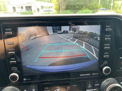 Used 2022 Toyota Highlander XLE image 22