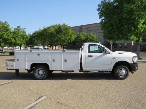 New 2022 RAM 3500 Tradesman image 4