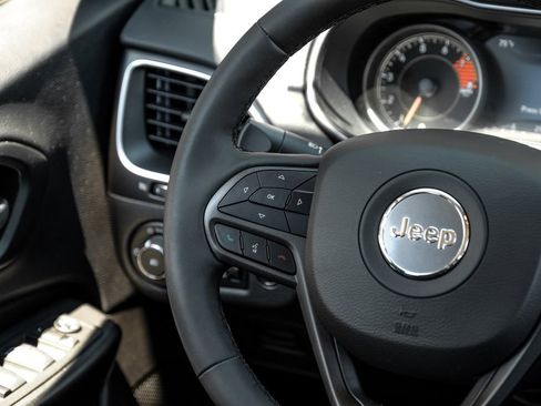 Used 2022 Jeep Cherokee Trailhawk w/ Sun, Sound & Nav Group AWD/4WD image 27