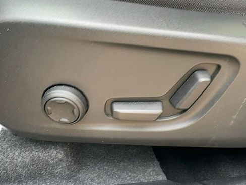 Used 2024 Volvo XC40 B5 Core image 20