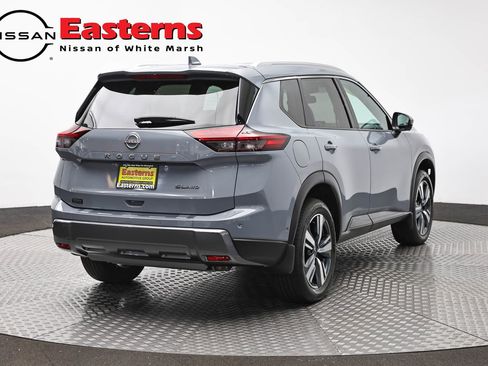 Used 2024 Nissan Rogue SL AWD/4WD image 5