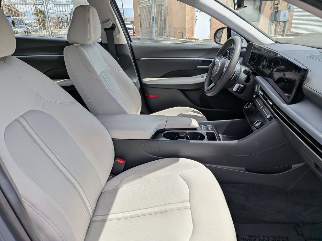 Used 2025 Hyundai Sonata SEL FWD image 30