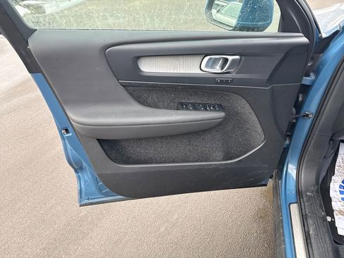 Used 2025 Volvo XC40 B5 Core image 23