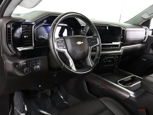 Used 2025 Chevrolet Silverado 3500 LTZ w/ LTZ Convenience Package AWD/4WD image 30